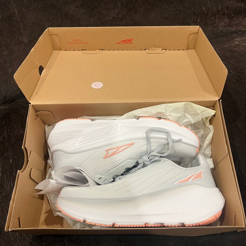Altra Women’s FWD VIA running/walking shoe